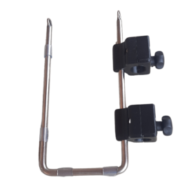 "Gewinnen Sie zusätzlichen Stauraum für Ihre Gangway, das Surfbrett oder das Stand-Up-Paddle. Unsere zuverlässigen Relinghalterungen, passend für Relingstützen, bieten eine vielseitige und robuste Lösung zur Organisation Ihrer Wassersportausrüstung