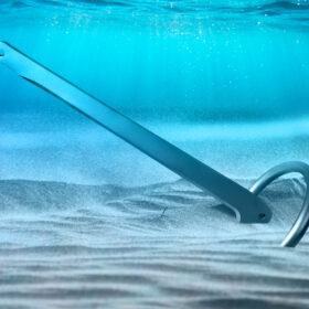 Der glasperlengestrahlte AISI 316L Anker von WASI unter Wasser