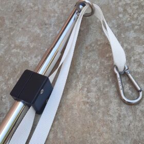 Egal, ob Sie mit einem Motor- oder Segelboot Ihre Fahrt antreten, unser Sonnensegel-System erweist sich als perfekte Wahl für all diejenigen, die im Hafen oder vor Anker nach einem Schutz vor der Sonne streben.